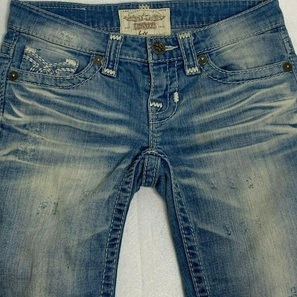 Big Star Liv Denim Bermuda Shorts 26R Med Wash Distressed Cut Off Crochet Pocket - Picture 4 of 8